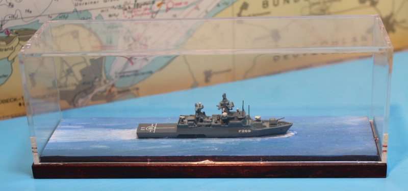 Korvette F 269 "Lübeck" in gestalteter Vitrine (1 St.) D 2023 Albatros ALK-SVP 243D - bitte separat bestellen-